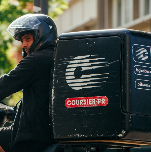 <span class="x-red">coursiers</span> 
professionnels 100% salariés